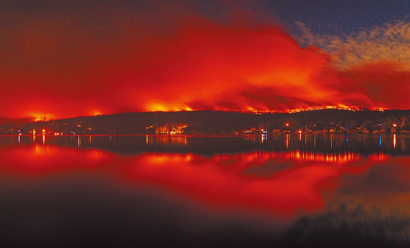 纽约州野火。 纽约州野火。