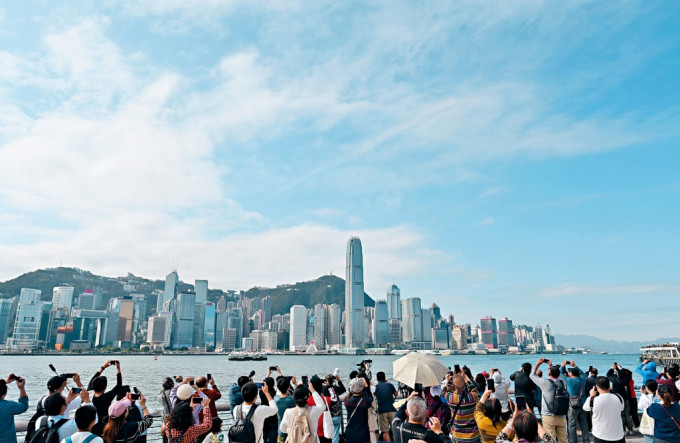 港投公司最新披露,料年底前完成新投资移民的申请者最少100名,首批到帐资金最少3亿元。 港投公司最新披露,料年底前完成新投资移民的申请者最少100名,首批到帐资金最少3亿元。