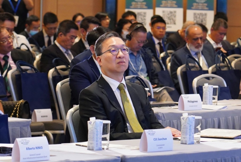 林定国表示,政府将在今后的政府合约中加入调解条款,冀鼓励私人公司跟随,进一步推广调解为先文化。 林定国表示,政府将在今后的政府合约中加入调解条款,冀鼓励私人公司跟随,进一步推广调解为先文化。