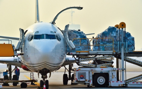 《施政报告》提出打造香港成为跨境电商物流配送中心,引起业界热议。 《施政报告》提出打造香港成为跨境电商物流配送中心,引起业界热议。