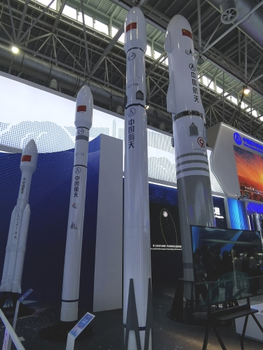 重型可重复使用火箭，可大幅降低发射成本。 澎湃新闻