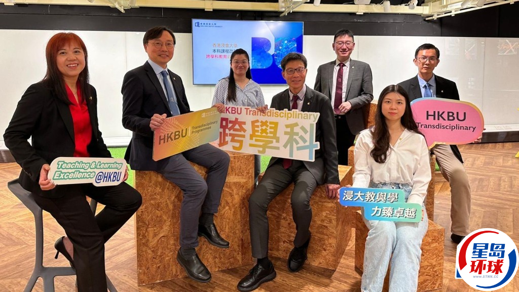 浸大宣布,将于下学年推出跨学科本科课程“数位未来与人文学科文理学士(荣誉)”,另外新增多个第二主修课程。 浸大宣布,将于下学年推出跨学科本科课程“数位未来与人文学科文理学士(荣誉)”,另外新增多个第二主修课程。