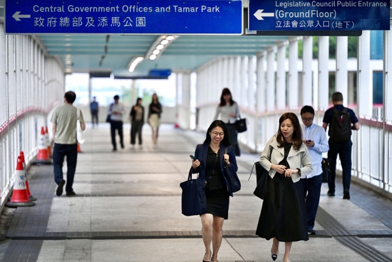 议员斥公务员对数字工作存“交功课”心态 议员斥公务员对数字工作存“交功课”心态