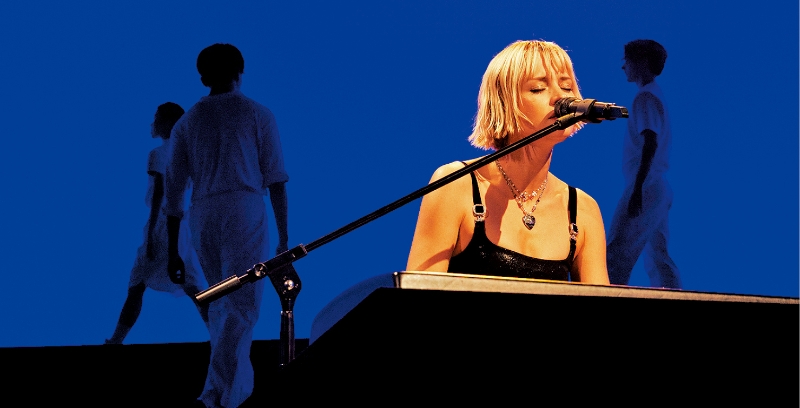 在邵氏影城举行的骚后派对,身为品牌大使的比利时小天后Angèle(见图)首度与法国音乐人Sébastien Tellier同台表演。 在邵氏影城举行的骚后派对,身为品牌大使的比利时小天后Angèle(见图)首度与法国音乐人Sébastien Tellier同台表演。