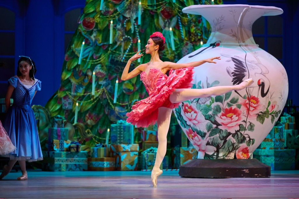 香港芭蕾舞团将于12月13日至29日假香港文化中心大剧院演出22场《胡桃夹子》。 香港芭蕾舞团将于12月13日至29日假香港文化中心大剧院演出22场《胡桃夹子》。