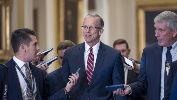 图恩主张自由贸易,在关税及乌克兰援助问题上可能与特朗普起冲突。美联社 图恩主张自由贸易,在关税及乌克兰援助问题上可能与特朗普起冲突。美联社