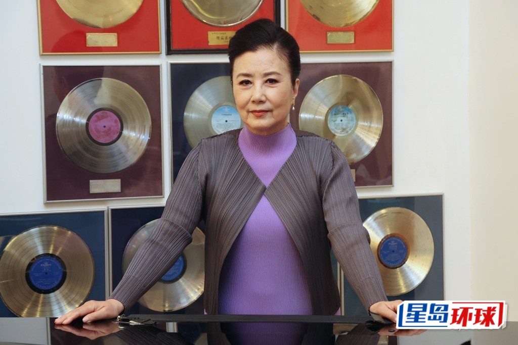 阿姐德高望重。 阿姐德高望重。