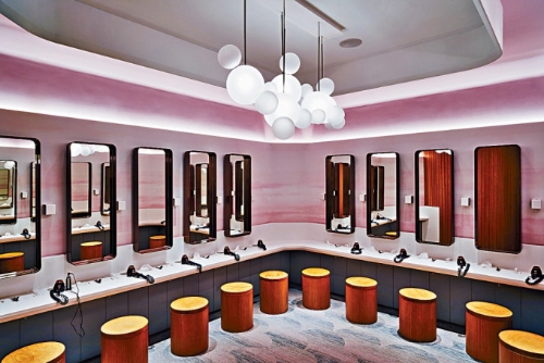 PURE提供极致便利的配套服务,包括免费毛巾、运动服装,以及设有桑拿、蒸汽浴室、淋浴和更衣设施的完善更衣室。 PURE提供极致便利的配套服务,包括免费毛巾、运动服装,以及设有桑拿、蒸汽浴室、淋浴和更衣设施的完善更衣室。