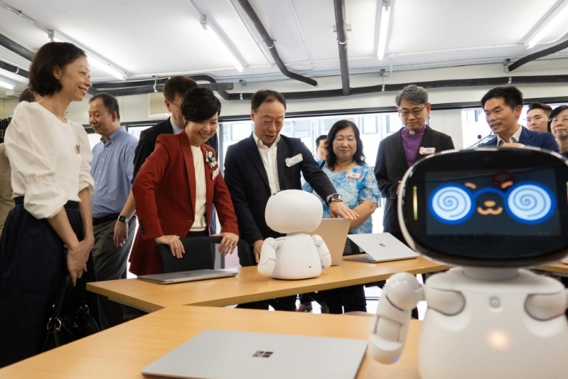 何永贤指「新田部屋」在创新科技、教育、医疗及紧急支援等四大范畴引入创新方案,打造「智慧社区」。 何永贤指「新田部屋」在创新科技、教育、医疗及紧急支援等四大范畴引入创新方案,打造「智慧社区」。