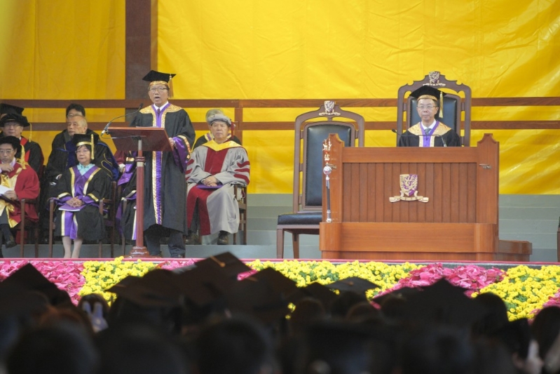 段崇智将于明年1月卸任,今天是他任期内最后一次在中大毕业礼演讲。 段崇智将于明年1月卸任,今天是他任期内最后一次在中大毕业礼演讲。