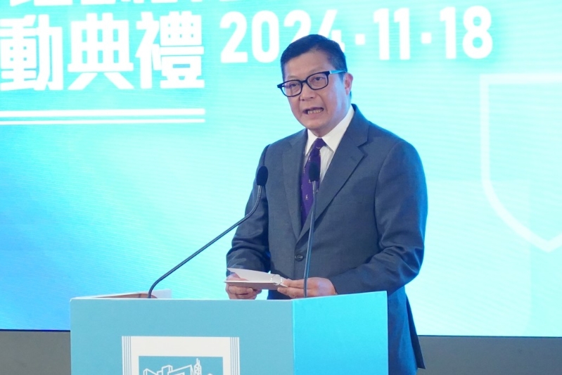 保安局局长邓炳强表示,发展前提是必须有安全稳定社会环境。 保安局局长邓炳强表示,发展前提是必须有安全稳定社会环境。