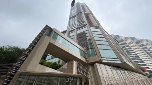 曾是“亚洲楼王”的天汇一个高层面积2,355方呎大宅,以19万元租出 曾是“亚洲楼王”的天汇一个高层面积2,355方呎大宅,以19万元租出