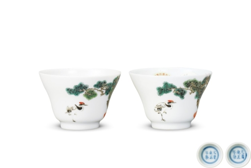 清雍正粉彩松鹤延年图折腰小杯一对 清雍正粉彩松鹤延年图折腰小杯一对