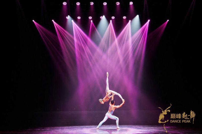 全明星舞蹈GALA起舞深圳“南山之巅”。 全明星舞蹈GALA起舞深圳“南山之巅”。