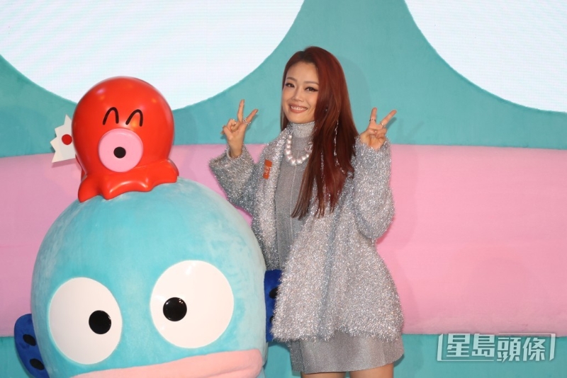 容祖儿称上半年太忙,没时间休息,身体捱坏了。 容祖儿称上半年太忙,没时间休息,身体捱坏了。