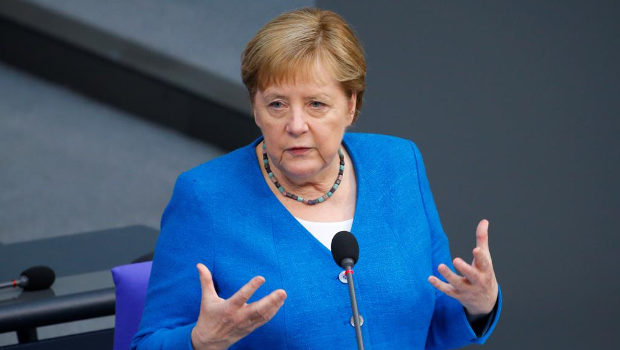 梅克尔认为,政治应该控制“权贵和普通公民”之间的社会平衡。 梅克尔认为,政治应该控制“权贵和普通公民”之间的社会平衡。