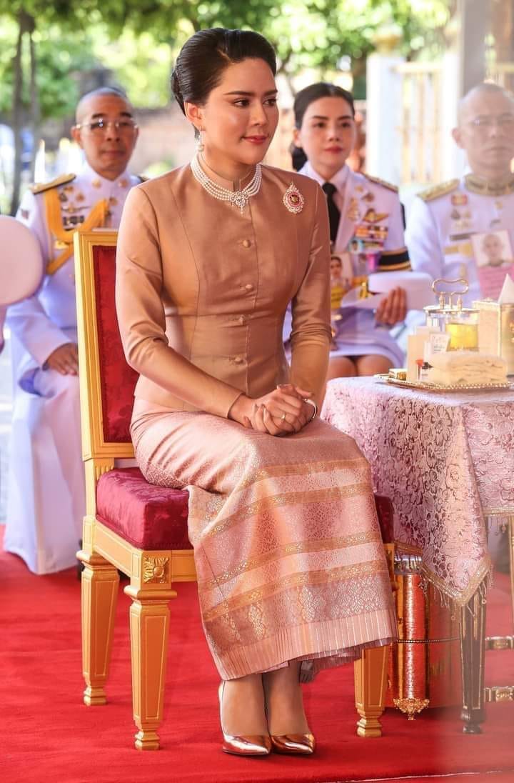 欧拉弄代表王室出席活动。 欧拉弄代表王室出席活动。