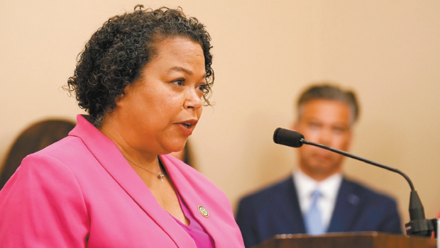 加州众议员米娅邦塔 加州众议员米娅邦塔