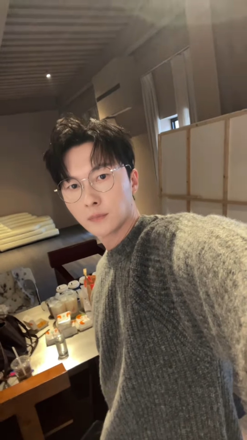 王浩信在11月10日,结婚周年前夕在IG只贴出一条工作影片。 王浩信在11月10日,结婚周年前夕在IG只贴出一条工作影片。