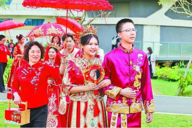 珠海市首个国家级非遗项目——斗门水上婚嫁:婚礼流程丰富多彩 珠海市首个国家级非遗项目——斗门水上婚嫁:婚礼流程丰富多彩