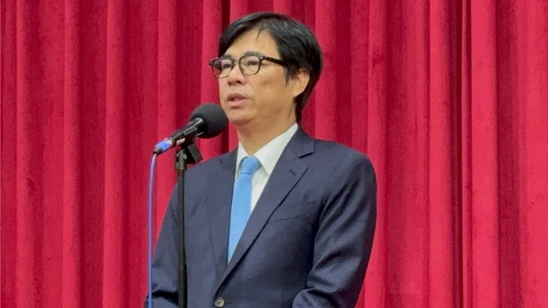 台积电高雄2奈米厂今早举行设备进机典礼,宣告准备进入生产阶段。不过,典礼低调进行,全程不对外开放。高雄市长陈其迈今早在议会受访时坦言,有受到邀请观礼。 台积电高雄2奈米厂今早举行设备进机典礼,宣告准备进入生产阶段。不过,典礼低调进行,全程不对外开放。高雄市长陈其迈今早在议会受访时坦言,有受到邀请观礼。