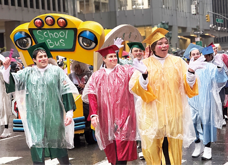 校巴队伍。 校巴队伍。