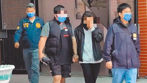 花莲1对无良的陈姓、宋姓情侣档(左二、左三),今年4月涉掴打1岁女儿致死 花莲1对无良的陈姓、宋姓情侣档(左二、左三),今年4月涉掴打1岁女儿致死