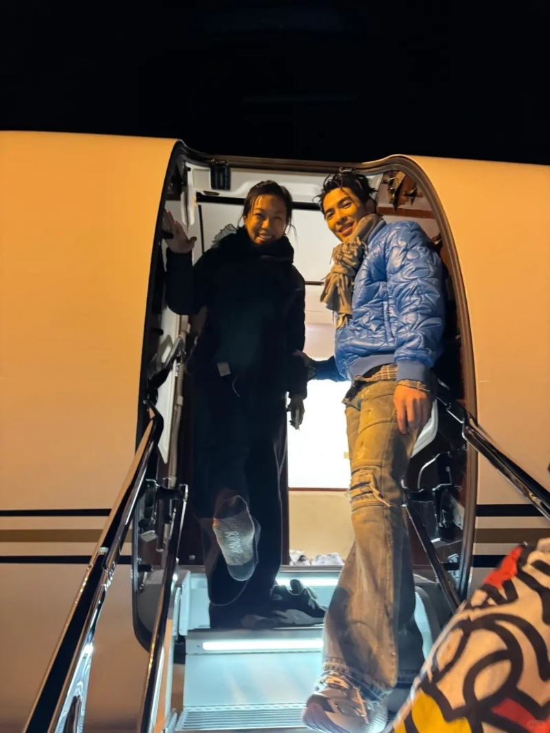 林有慧贴出与萧敬腾搭私人飞机的照片。 林有慧贴出与萧敬腾搭私人飞机的照片。