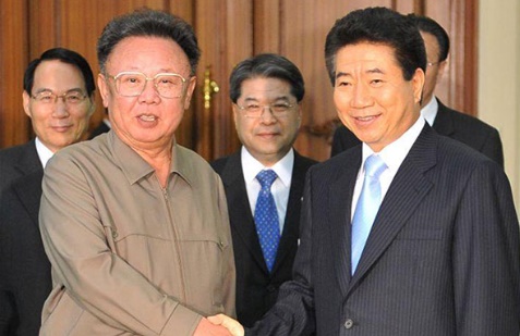 卢武铉2007年与时任朝鲜领袖金正日的会面 卢武铉2007年与时任朝鲜领袖金正日的会面