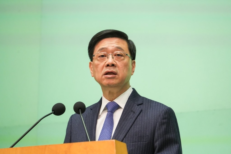 问及为何今次被换局长不包括谢展寰,李家超回应时指每个局长都是全力以赴。 吴艳玲摄 问及为何今次被换局长不包括谢展寰,李家超回应时指每个局长都是全力以赴。 吴艳玲摄