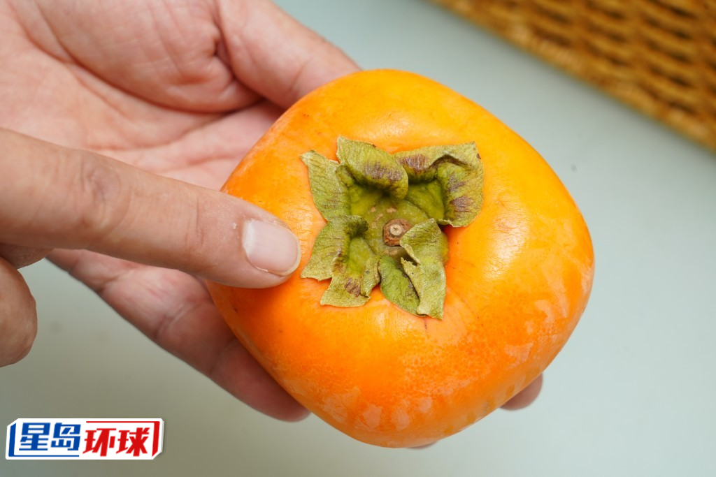 果蒂翠绿代表新鲜,亦代表还未够熟。 果蒂翠绿代表新鲜,亦代表还未够熟。