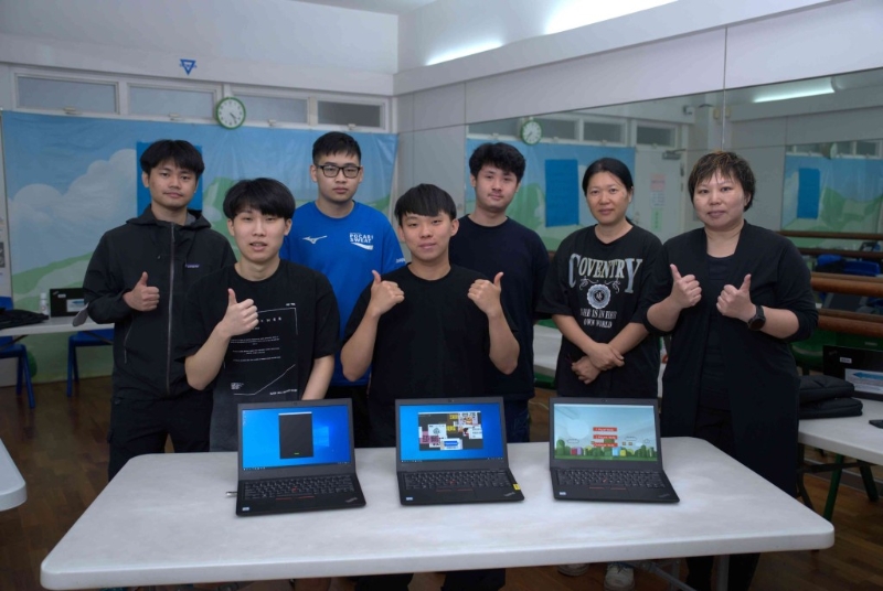 约10位IVE人工智能及机械人学高级文凭的学生参与互动AI游戏体验活动,合共为YWCA开发10款不同游戏;带领团队的老师为IVE(李惠利)工程系高级讲师陈逸宁(右一)。(VTC提供) 约10位IVE人工智能及机械人学高级文凭的学生参与互动AI游戏体验活动,合共为YWCA开发10款不同游戏;带领团队的老师为IVE(李惠利)工程系高级讲师陈逸宁(右一)。(VTC提供)