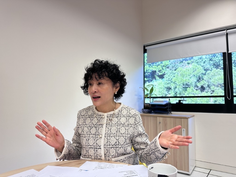 城大媒体与传播系系主任黄㦤慧在2022年起率领博士生研究团队，调查香港与两个内地城市的市民对无人驾驶汽车的态度。