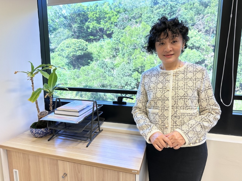 城大媒体与传播系系主任黄懿慧期望，政府制订完善法则监管自动车，增强港人对乘搭无人驾驶汽车的信心。