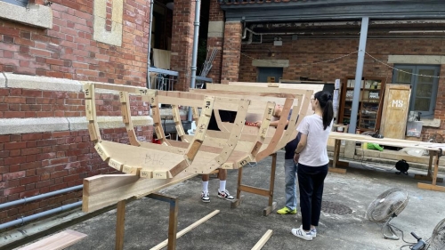 蒲窝青少年中心连年举办非遗传承工作坊,包括木船制作技艺。 蒲窝青少年中心连年举办非遗传承工作坊,包括木船制作技艺。