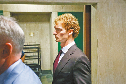 地铁游民勒颈案疑犯判无罪。 地铁游民勒颈案疑犯判无罪。