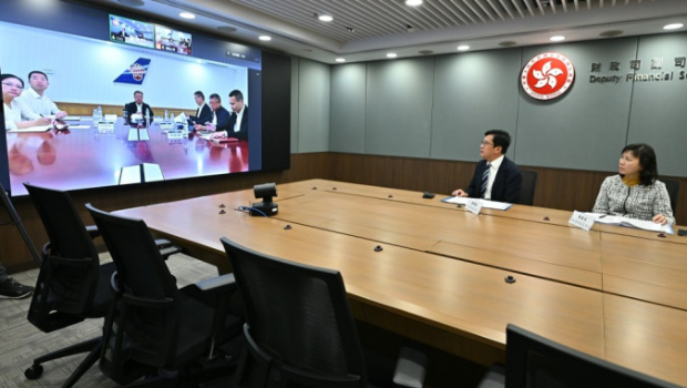 黄伟纶盼推动跨境直升机服务 黄伟纶盼推动跨境直升机服务