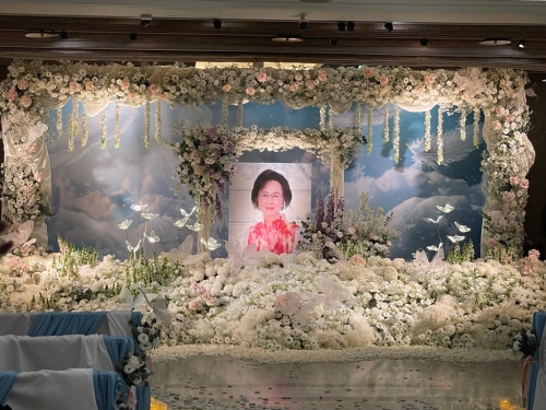 琼瑶灵堂照曝光。 琼瑶灵堂照曝光。