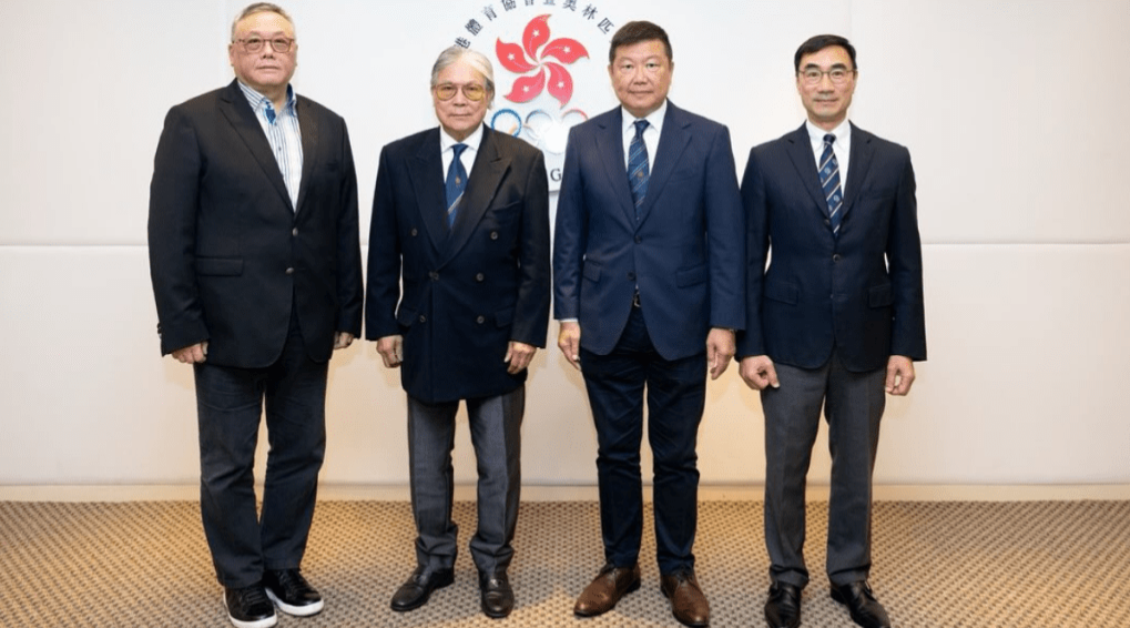 左起:中国香港剑击总会主席杨颖新、港协暨奥委会会长霍震霆、港协暨奥委会义务秘书长杨祖赐、中国香港马术总会主席利子厚。 左起:中国香港剑击总会主席杨颖新、港协暨奥委会会长霍震霆、港协暨奥委会义务秘书长杨祖赐、中国香港马术总会主席利子厚。