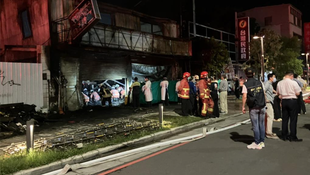 新竹市轮胎行遭纵火,祖孙3代8人葬身火海 新竹市轮胎行遭纵火,祖孙3代8人葬身火海
