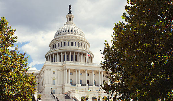 美国众议院通过法案 美国众议院通过法案