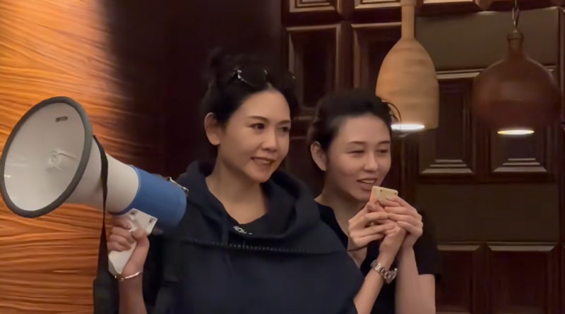 邱淑贞素颜参加寿宴真实模样超惊人。(图/小红书) 邱淑贞素颜参加寿宴真实模样超惊人。(图/小红书)