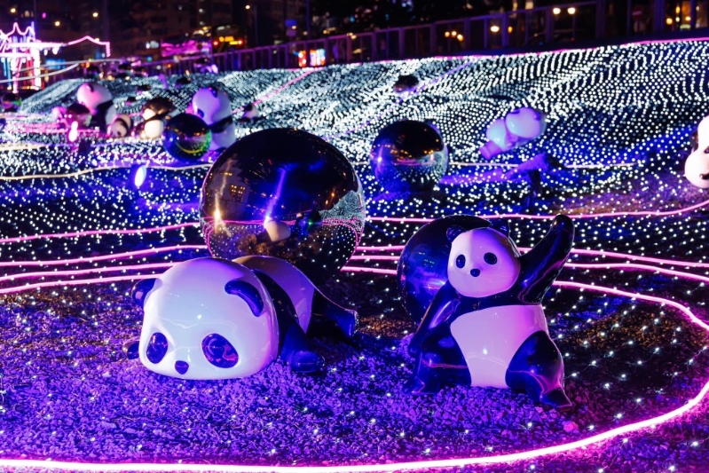 观塘“自由空间”两只熊猫装饰被盗 观塘“自由空间”两只熊猫装饰被盗