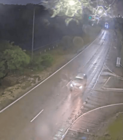 警方追踪弃尸车辆。 警方追踪弃尸车辆。