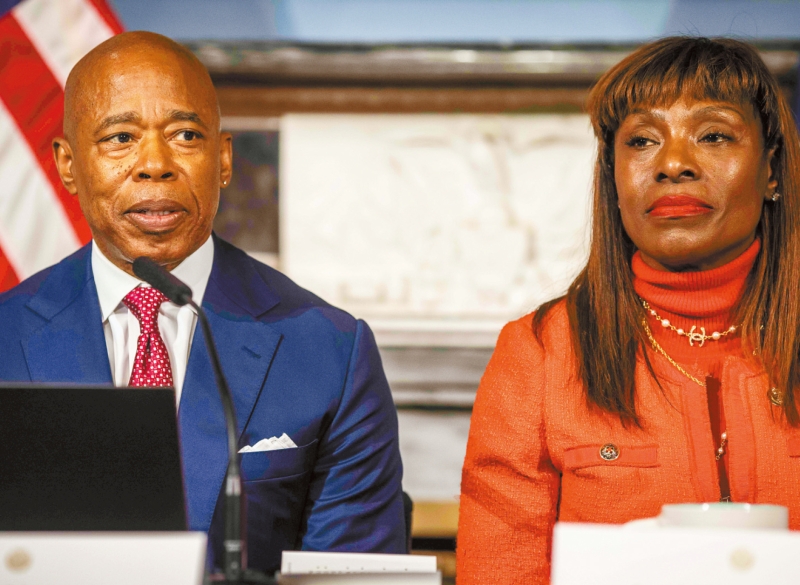 亚当斯首席顾问。