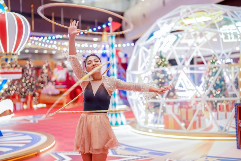 溜冰看马戏过圣诞 溜冰看马戏过圣诞