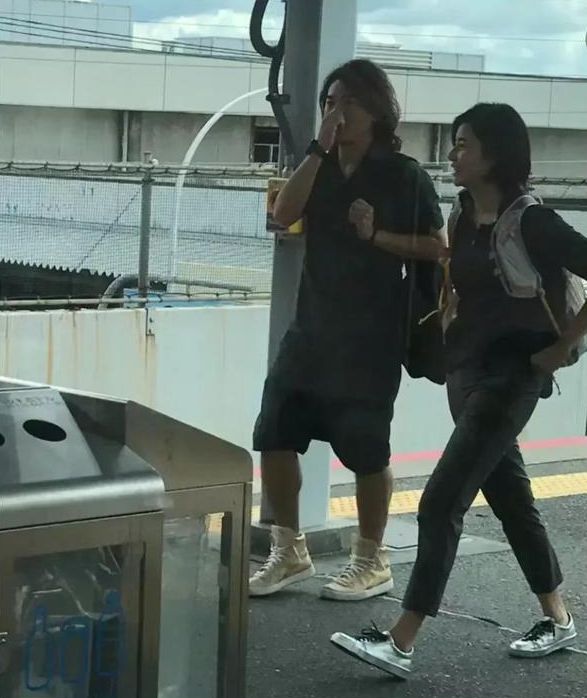 郑伊健与蒙嘉慧近几年长留日本,最近已回港生活。 郑伊健与蒙嘉慧近几年长留日本,最近已回港生活。