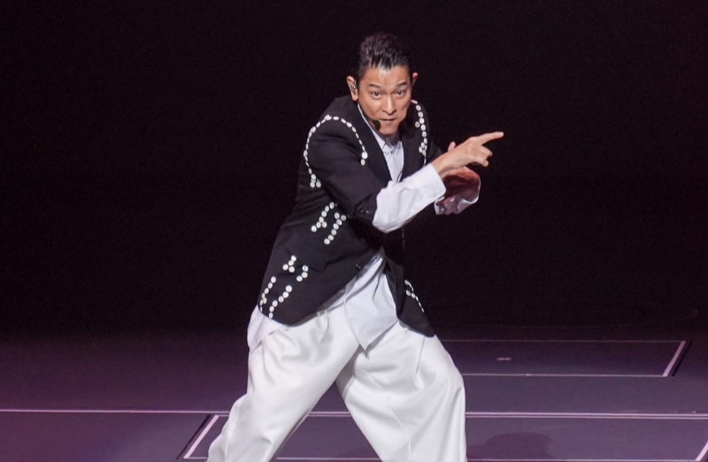 天王刘德华日前于台北小巨蛋开唱。 天王刘德华日前于台北小巨蛋开唱。