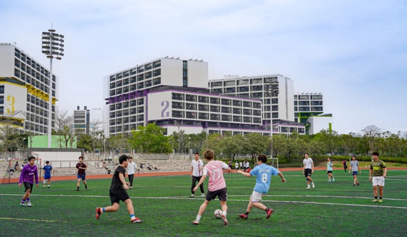 UIC学生在进行校园活动 UIC学生在进行校园活动