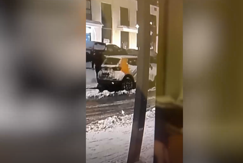 俄联邦安全局公布视频,显示爆炸实施者被捕过程中的画面。 俄联邦安全局公布视频,显示爆炸实施者被捕过程中的画面。